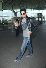 Sidharth Malhotra snapped at airport on 22nd Jan 2016